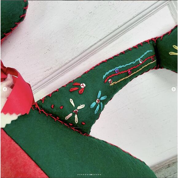 Vintage Handmade Embroidery Sequin Folk Art Christmas Cat Doll Red Green Felt - Picture 7 of 10